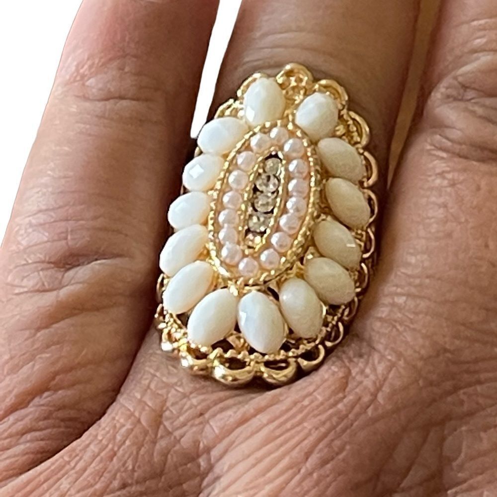 NWOT pearl rhinestone gold tone ring size US side 6.5